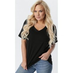 Czarny T-shirt Genilin. Czarne bluzki damskie Born2be, xl, bez wzorów, z dzianiny, klasyczne, z klasycznym kołnierzykiem, z krótkim rękawem. Za 29,99 zł.