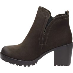 Botki damskie S.BARSKI 14-45 KHAKI. Brązowe botki damskie S.barski, klasyczne, na wysokim obcasie, na obcasie, bez zapięcia. W wyprzedaży za 139,00 zł.