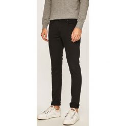 Guess Jeans - Spodnie. Czarne jeansy męskie Guess Jeans, m, z aplikacjami, z elastanu. W wyprzedaży za 229,90 zł.