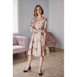 Sukienka Lotis Orme beżowa 32. Czarne sukienki damskie marki Marie Zélie, s, w paski, z elastanu, bez kołnierzyka, bez rękawów. W wyprzedaży za 382,90 zł.