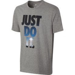 KOSZULKA NIKE TEE PHOTO 834701 063. Szare koszulki męskie marki Nike, m, bez wzorów, bez kołnierzyka, bez rękawów. Za 79,00 zł.