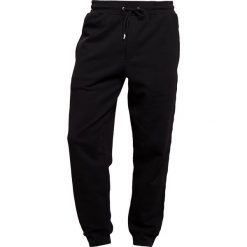 McQ Alexander McQueen DART Spodnie treningowe darkest black. Czarne spodnie męskie marki McQ Alexander McQueen, m, bez wzorów, z bawełny. W wyprzedaży za 487,60 zł.