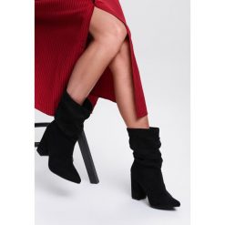 Czarne Botki Naturel. Czarne botki damskie Inny, bez obcasa, na obcasie, bez zapięcia. Za 129,99 zł.