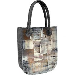 Torebka "City" w kolorze szarym ze wzorem - (S)35 x (W)42 x (G)10 cm. Szare torebki klasyczne damskie Bertoni, z materiału. W wyprzedaży za 57,95 zł.