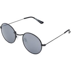 Okrągłe okulary przeciwsłoneczne w stylu retro. Szare okulary przeciwsłoneczne męskie wayfarery marki Pull&Bear, okrągłe. Za 49,90 zł.