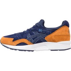 Asics Tiger GELLYTE V Tenisówki i Trampki peacoat. Niebieskie trampki i tenisówki damskie marki Asics Tiger, ze skóry. W wyprzedaży za 384,30 zł.