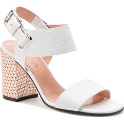 Sandały POLLINI - SA16818C07TE810A Bia/Hex. Białe klapki damskie Pollini, bez wzorów, ze skóry, bez obcasa, na obcasie. W wyprzedaży za 969,00 zł.