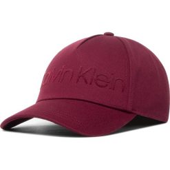 Czapka z daszkiem CLAE - Cap K60K607294 GDU. Czerwone czapki damskie Clae, bez wzorów, z bawełny. Za 159,00 zł.