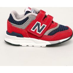 New Balance - Buty dziecięce IZ997HBJ. Czerwone trampki chłopięce New Balance, bez wzorów, ze skóry, sportowe, z okrągłym noskiem, bez zapięcia. Za 199,90 zł.