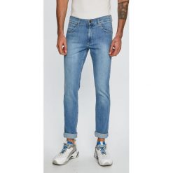 Wrangler - Jeansy Greensboro. Jeansy męskie Wrangler. W wyprzedaży za 219,90 zł.