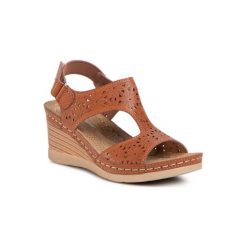 Clara Barson WS9675-03 Camel. Brązowe sandały damskie Clara Barson, bez wzorów, ze skóry ekologicznej, bez obcasa, bez zapięcia. Za 69,99 zł.