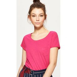T-shirty damskie: Gładka koszulka z kieszenią - Różowy