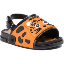 Sandały MELISSA - Mini Melissa Beach Slide Sanda 32448 Black/Orange/White 53456. Pomarańczowe sandały dziewczęce Melissa, z tworzywa sztucznego, bez zapięcia. W wyprzedaży za 199,00 zł.