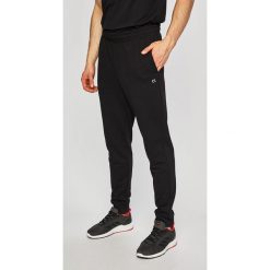 Calvin Klein Performance - Spodnie. Czarne spodnie męskie Calvin Klein Performance, na co dzień, m, z nadrukiem, z bawełny, casualowe. Za 299,90 zł.