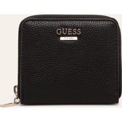 Guess Jeans - Portfel. Czarne portfele damskie Guess Jeans, z aplikacjami, z jeansu. Za 219,90 zł.