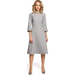MANETTE Sukienka z łezką w dekolcie i rozkloszowanymi rękawami - szara. Szare sukienki na komunię marki Moe, s, dopasowane. Za 159,90 zł.