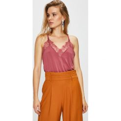 Vero Moda - Top. Pomarańczowe topy damskie Vero Moda, l, z dzianiny. W wyprzedaży za 84,90 zł.