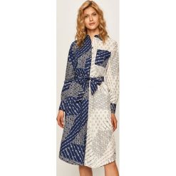 Tommy Hilfiger - Sukienka. Sukienki damskie TOMMY HILFIGER, na co dzień, bez wzorów, z bawełny, casualowe, bez kołnierzyka, z długim rękawem, długie, midi, proste. W wyprzedaży za 499,90 zł.