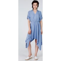 Sukienka z kołnierzem - 194-7370 JEANS. Niebieskie sukienki damskie Unisono, s, bez wzorów, z wiskozy, bez kołnierzyka, z krótkim rękawem, krótkie, mini. Za 69,00 zł.