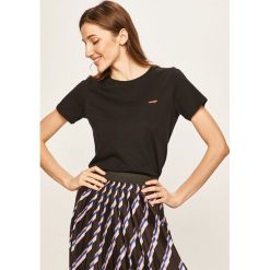 Wrangler - T-shirt. Czarne bluzki damskie Wrangler, s, bez wzorów, z bawełny, casualowe, z okrągłym kołnierzem, z krótkim rękawem. W wyprzedaży za 69,90 zł.