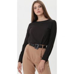 Czarna Bluzka Jeanette. Czarne bluzki damskie Born2be, na co dzień, s, bez wzorów, z jeansu, eleganckie, z okrągłym kołnierzem, z długim rękawem. Za 59,99 zł.