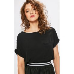 Answear - Top. Czarne bluzki damskie marki ANSWEAR, s, bez wzorów, z wiskozy, z okrągłym kołnierzem. W wyprzedaży za 49,90 zł.