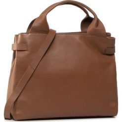 Torebka CLARKS - The Ella Lge 261503500 Tan Leather. Pomarańczowe torebki klasyczne damskie Clarks, bez wzorów, ze skóry, klasyczne, bez dodatków. Za 589,00 zł.