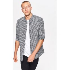 Koszula w drobną kratkę BASIC - Jasny szary. Szare koszule męskie w kratę marki Cropp, s. Za 69,99 zł.