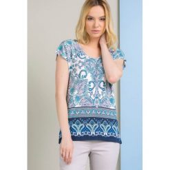Wzorzysta bluzka w stylu etno. Bluzki damskie Monnari, bez wzorów, z wiskozy, etno, bez kołnierzyka. Za 49,95 zł.
