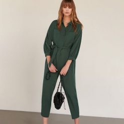 Kombinezon z Tencelu™ Lyocellu - Khaki. Brązowe kombinezony damskie Reserved, bez wzorów, z lyocellu, bez kołnierzyka, bez rękawów. W wyprzedaży za 119,99 zł.