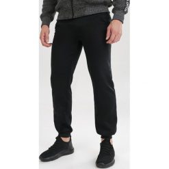 Czarne Spodnie Aezola. Czarne spodnie męskie Born2be, xxl, bez wzorów, z dresówki. Za 49,99 zł.