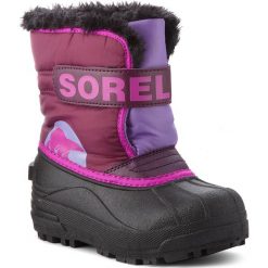 Śniegowce SOREL - Childrens Snow Commander NC1877 Purple Dahlia/Paisley Purple 562. Fioletowe śniegowce dziewczęce Sorel, bez zapięcia. W wyprzedaży za 199,00 zł.