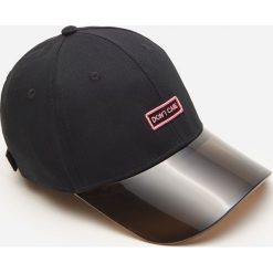 Czapka z łączonych materiałów - Czarny. Czarne czapki damskie House, bez wzorów, z materiału. Za 39,99 zł.