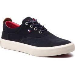 Tenisówki TOMMY HILFIGER - Core Thick Suede Sneaker FM0FM02050 Midnight 403. Niebieskie półbuty męskie TOMMY HILFIGER, na co dzień, bez wzorów, z zamszu, bez zapięcia. W wyprzedaży za 269,00 zł.