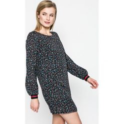 Answear - Sukienka Sporty Fusion. Szare długie sukienki marki ANSWEAR, na co dzień, l, z materiału, casualowe, z okrągłym kołnierzem, z długim rękawem, proste. W wyprzedaży za 79,90 zł.