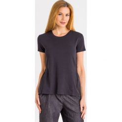 BLUZKA emporio armani. Czarne bluzki damskie Emporio Armani, z aplikacjami, bez kołnierzyka, bez rękawów. Za 1659,00 zł.