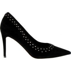Szpilki zamszowe skórzane z dżetami czarne Victoria Gotti (37). Czarne szpilki bez wzorów, z zamszu, bez obcasa, na szpilce, bez zapięcia. Za 395,00 zł.