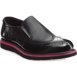 Buty męskie. Czarne półbuty męskie Wittchen, bez wzorów, ze skóry, bez zapięcia. W wyprzedaży za 229,90 zł.