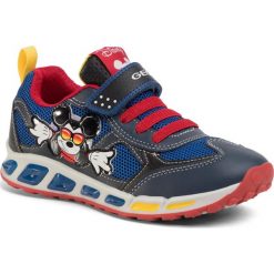 Sneakersy GEOX - J Shuttle B. A J0294A 01454 C0735 D Navy/Red. Niebieskie trampki chłopięce Geox, bez wzorów, ze skóry ekologicznej, na rzepy. W wyprzedaży za 219,00 zł.