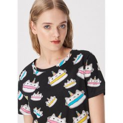 T-shirt z nadrukiem w koty - Czarny. Czarne t-shirty damskie Sinsay, s, z nadrukiem, bez kołnierzyka. Za 29,99 zł.