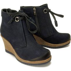 LANQIER 41C370 navy, botki damskie. Niebieskie koturny damskie Lanqier, ze skóry, bez obcasa, na koturnie, na zamek. Za 289,90 zł.