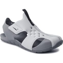 Sandały NIKE - Sunray Protect 2 (PS) 943826 004 Wolf Grey/Black. Szare sandały chłopięce Nike, z materiału. W wyprzedaży za 139,00 zł.