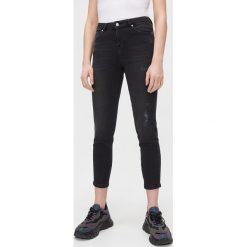 Jeansy comfort - Szary. Szare jeansy damskie Cropp. W wyprzedaży za 65,99 zł.