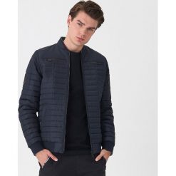 Pikowana kurtka typu bomber - Granatowy. Niebieskie kurtki męskie House, s, bez wzorów, bez kaptura. Za 199,99 zł.