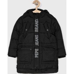 Pepe Jeans - Kurtka dziecięca Coleman 122-180 cm. Czarne kurtki chłopięce Pepe Jeans, bez wzorów, z poliesteru, długie, z kapturem. W wyprzedaży za 339,90 zł.