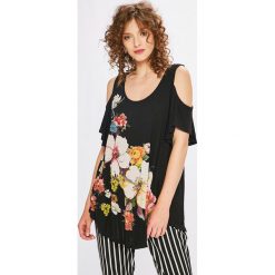 Desigual - Top Kora. Czarne topy damskie marki Desigual, s, z nadrukiem, z wiskozy, z okrągłym kołnierzem. W wyprzedaży za 199,90 zł.