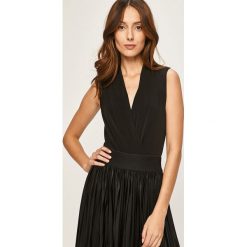 Answear - Bluzka. Czarne bluzki damskie ANSWEAR, s, bez wzorów, z elastanu, bez kołnierzyka, bez rękawów. Za 69,90 zł.