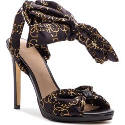Sandały GUESS - Teffany FL6TIF SAT03 BLKGO. Czarne klapki damskie Guess, z aplikacjami, ze skóry, bez obcasa, na obcasie. Za 629,00 zł.