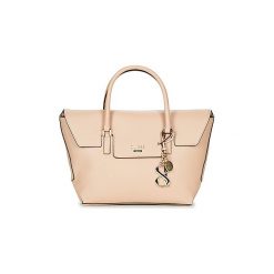 Torebki do ręki Guess WEST SIDE FLAP SATCHEL. Brązowe torebki klasyczne damskie marki Guess, z aplikacjami, do ręki, bez dodatków. Za 599,00 zł.
