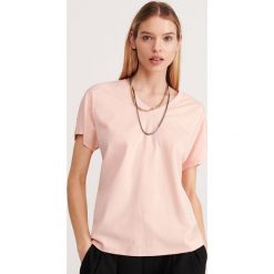 Gładki T-shirt z dekoltem V - Pomarańczowy. Pomarańczowe t-shirty damskie Reserved, s. Za 89,99 zł.